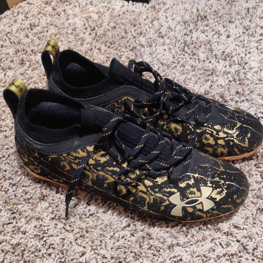 Under Armour Black and Gold Patterned Soccer/Football Cleats